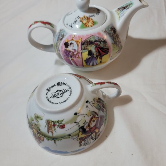 Paul Cardew Design England 2012 - Snow White Poisoned Apple Porcelain Teapot - Picture 8 of 13